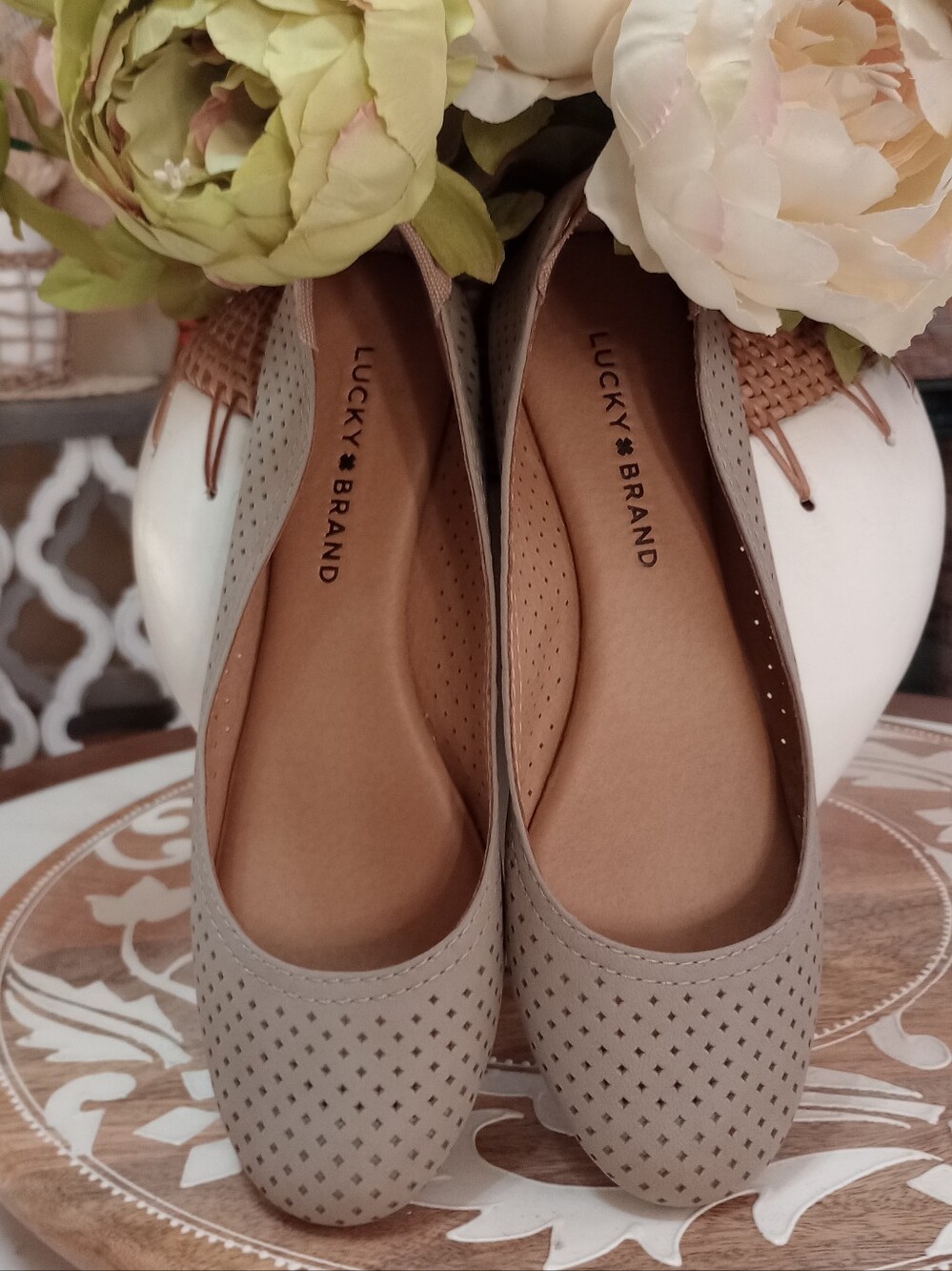 🌿🍒 Lucky Brand Taupe Perforated Ballet Flats Size 7.5 ( See Pics ) 🍒🌿